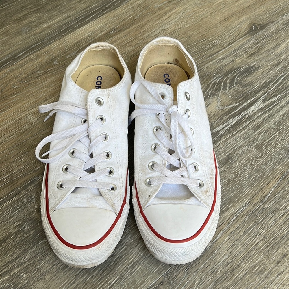 Men’s size 8 white canvas Converse Chuck Taylor All Star low-tops